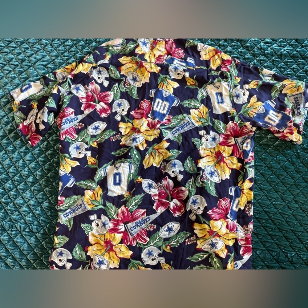 Reyn Spooner Dallas Cowboys Hawaiian Hibiscus Shirt - Picture 3 of 6